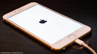 Apple przyznaje: iPhone'y można podsłuchać