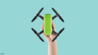 Dron sterowany gestami