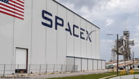 Первый лунный турист на SpaceX