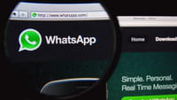 WhatsApp z opcją dodawania naklejek